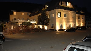 Front of property - evening/night - Mosel Hotel Hähn (Koblenz)