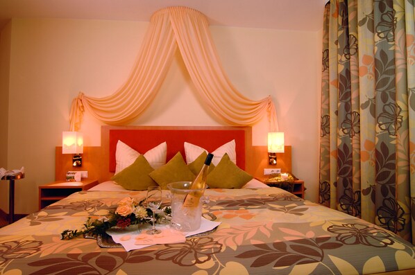 In-room safe, free WiFi, bed sheets