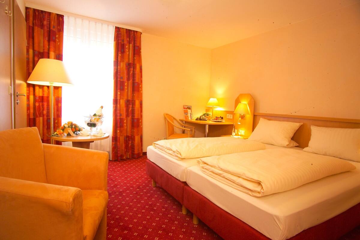 In-room safe, WiFi (free), bed sheets