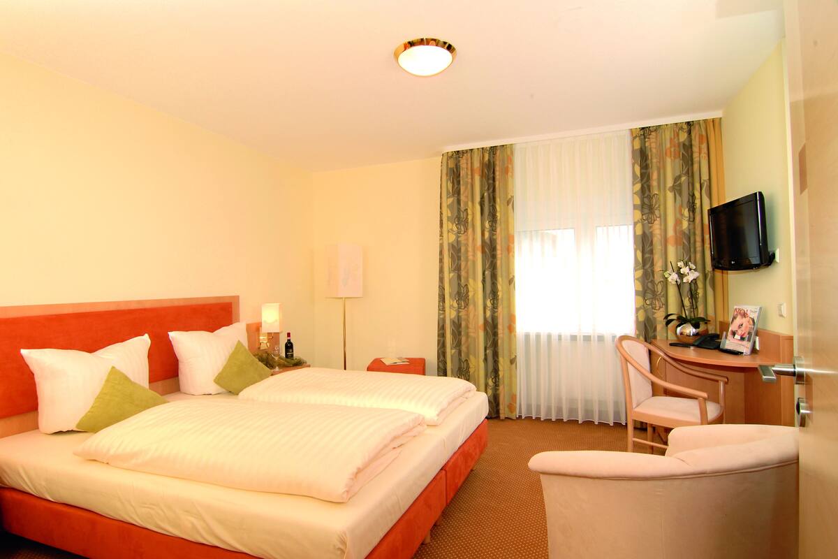 In-room safe, WiFi (free), bed sheets