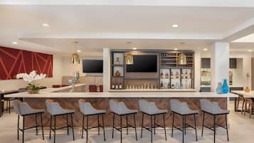 Lounge en el lobby, con vista al jardín, abre todos los días