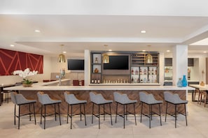 Lounge dans le hall, vue sur le jardin, ouvert tous les jours