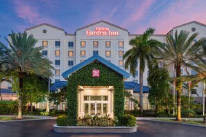 Exterior - Hilton Garden Inn Miami Airport West (Miami)