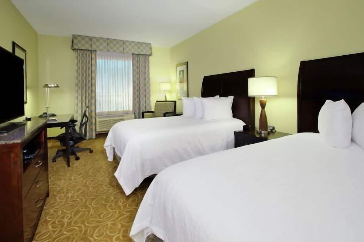 Bureau, espace de travail pour ordinateur portable, rideaux occultants