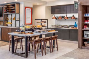 Frukostbuffé varje dag (USD 22 per person)