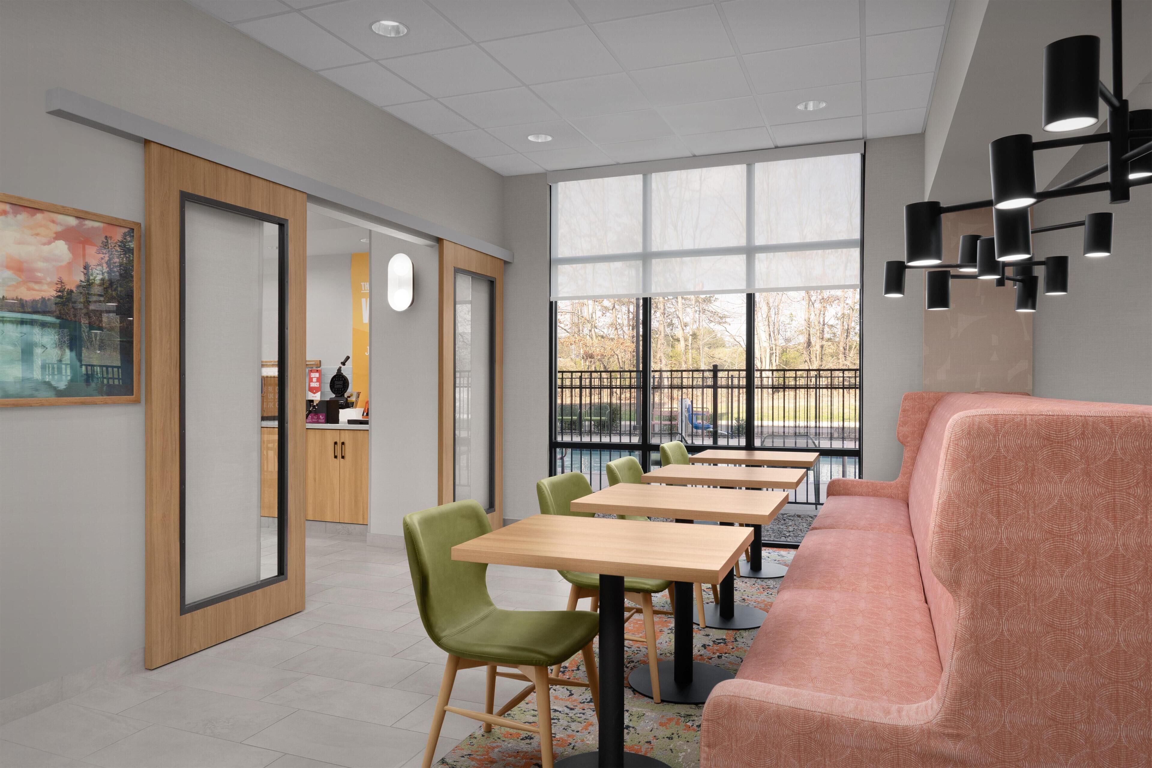 Free daily breakfast 