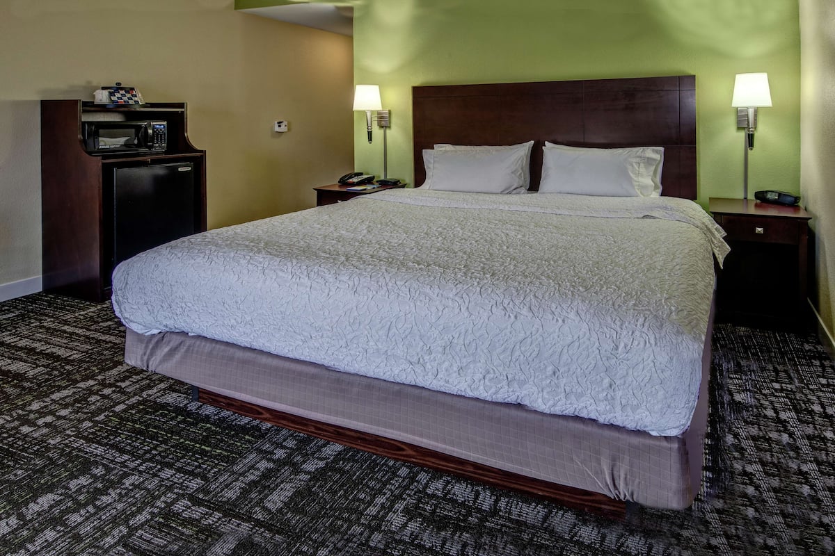 One king bed non smoking | Desk, blackout drapes, iron/ironing board, free WiFi