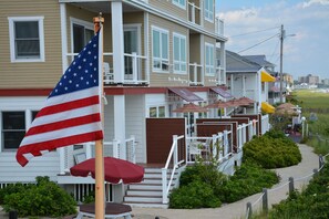 Terrace/patio - Alouette Beach Resort (Old Orchard Beach)
