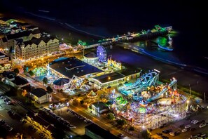 海灘、白沙、躺椅、太陽傘