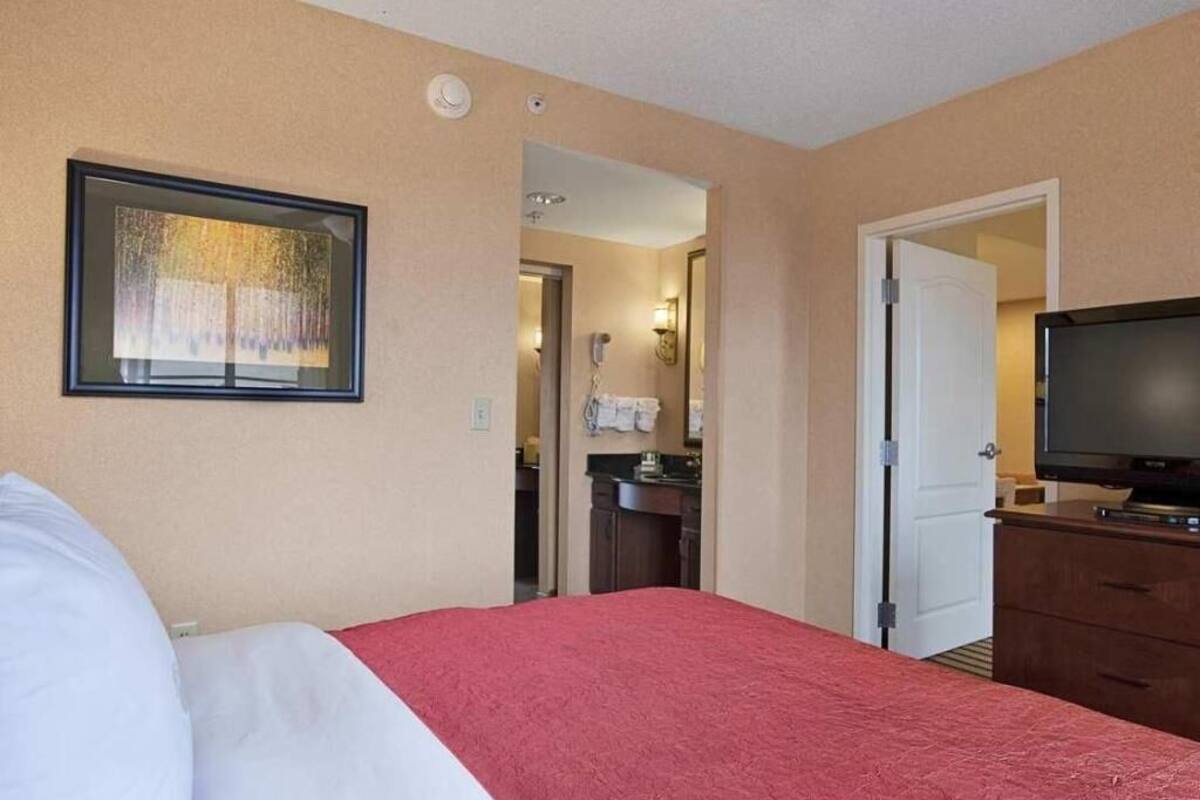 Caja de seguridad en la habitación y escritorio