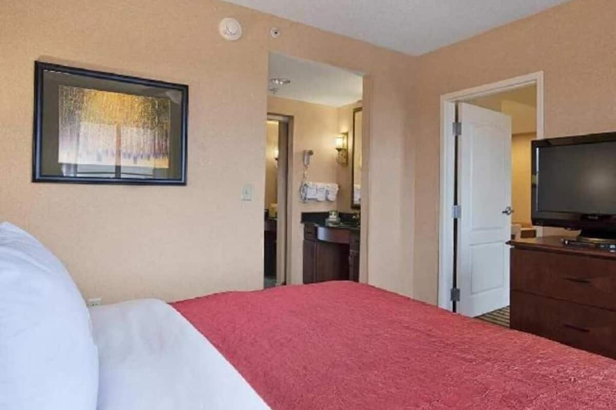 Caja de seguridad en la habitación y escritorio