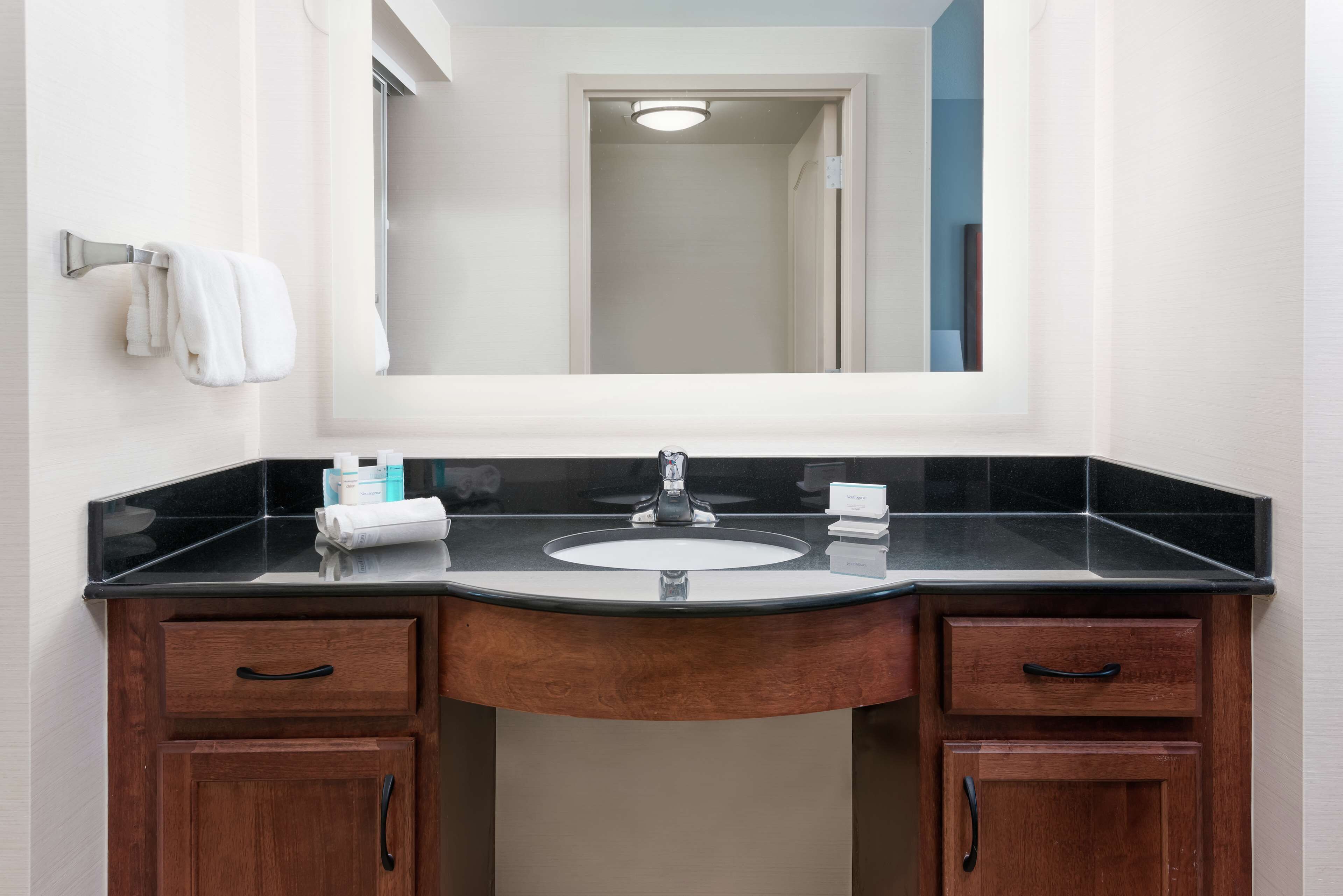 combined shower/bathtub, free toiletries, hair dryer, towels