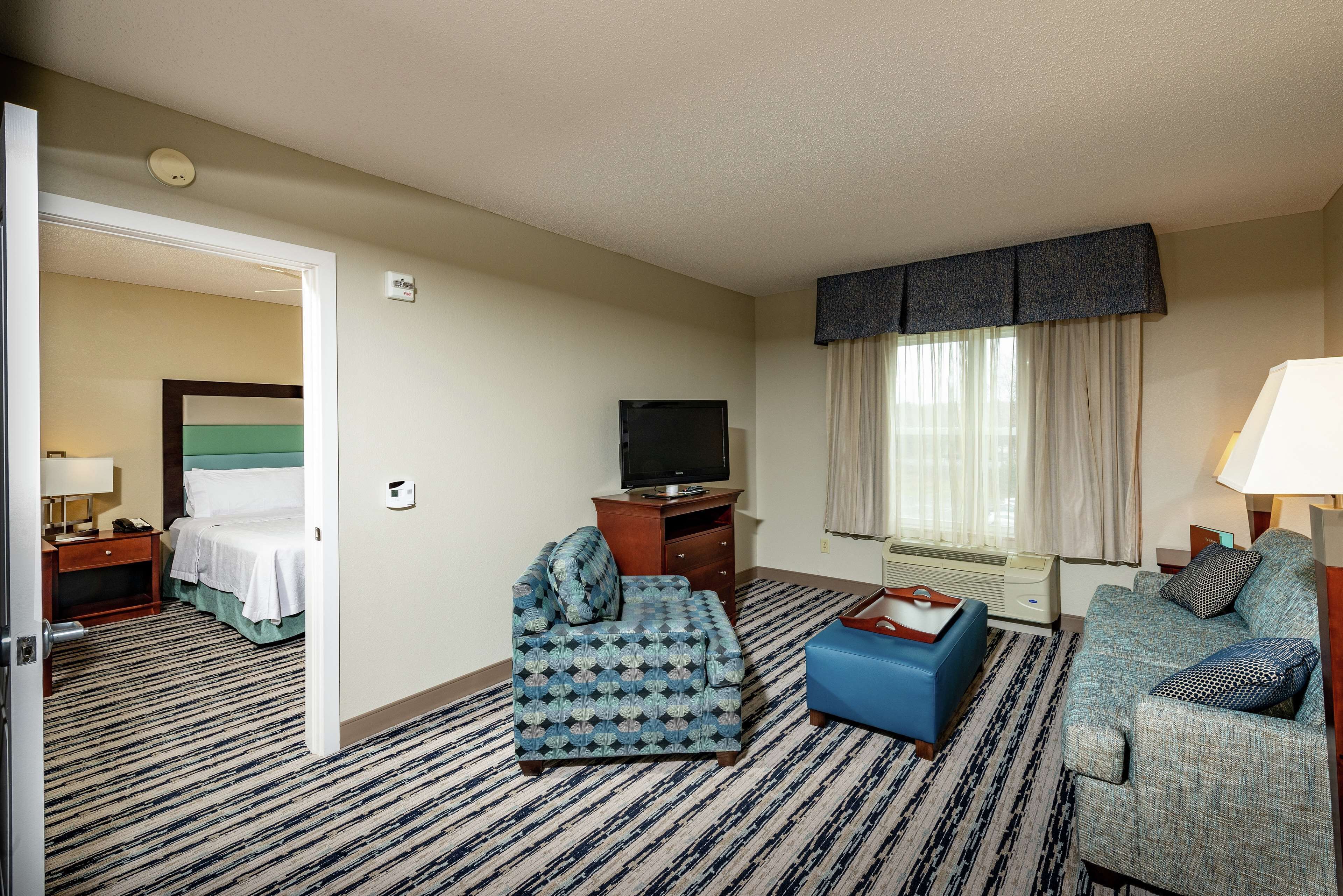 suite, 1 king bed, corner | in-room safe, blackout curtains, iron/ironing board