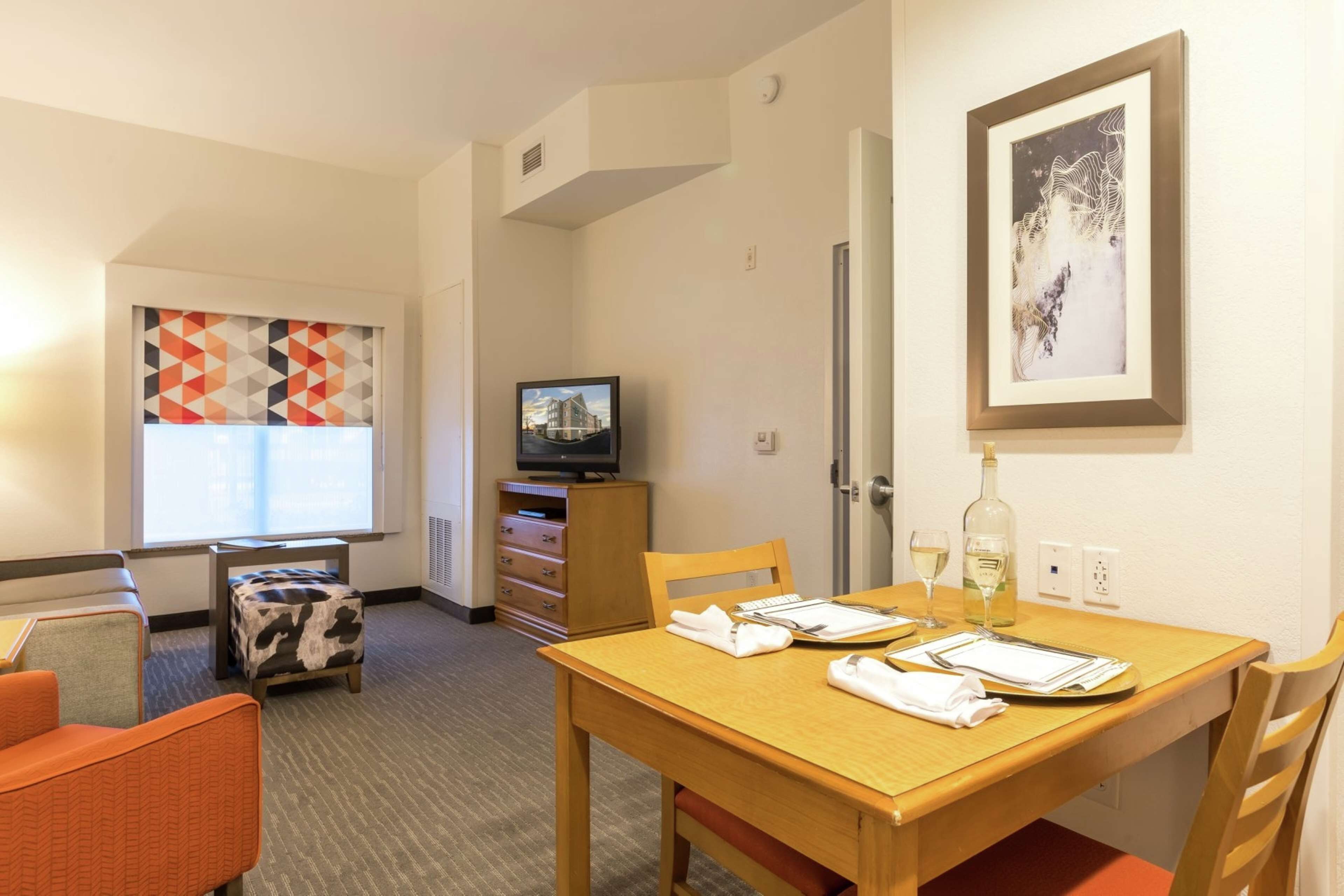 flat-screen tv, dvd player