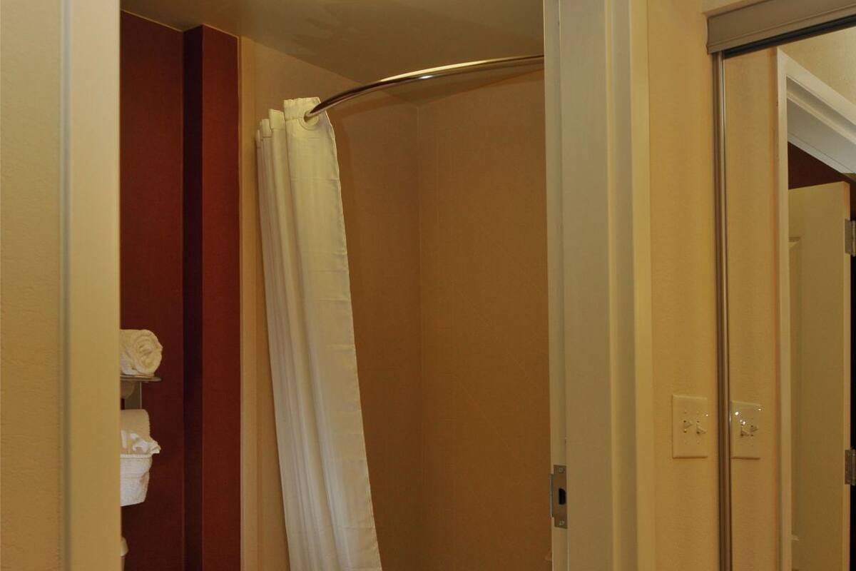 Baño | Secadora de cabello y toallas