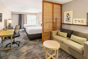 أغطية فراش متميزة ومساحة عمل للكمبيوتر المحمول وستائر تعتيم