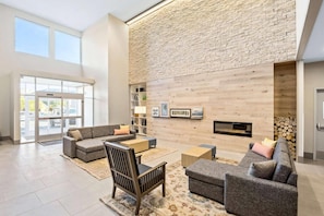 Lobby - Country Inn & Suites by Radisson, Flagstaff Downtown, AZ (Flagstaff)