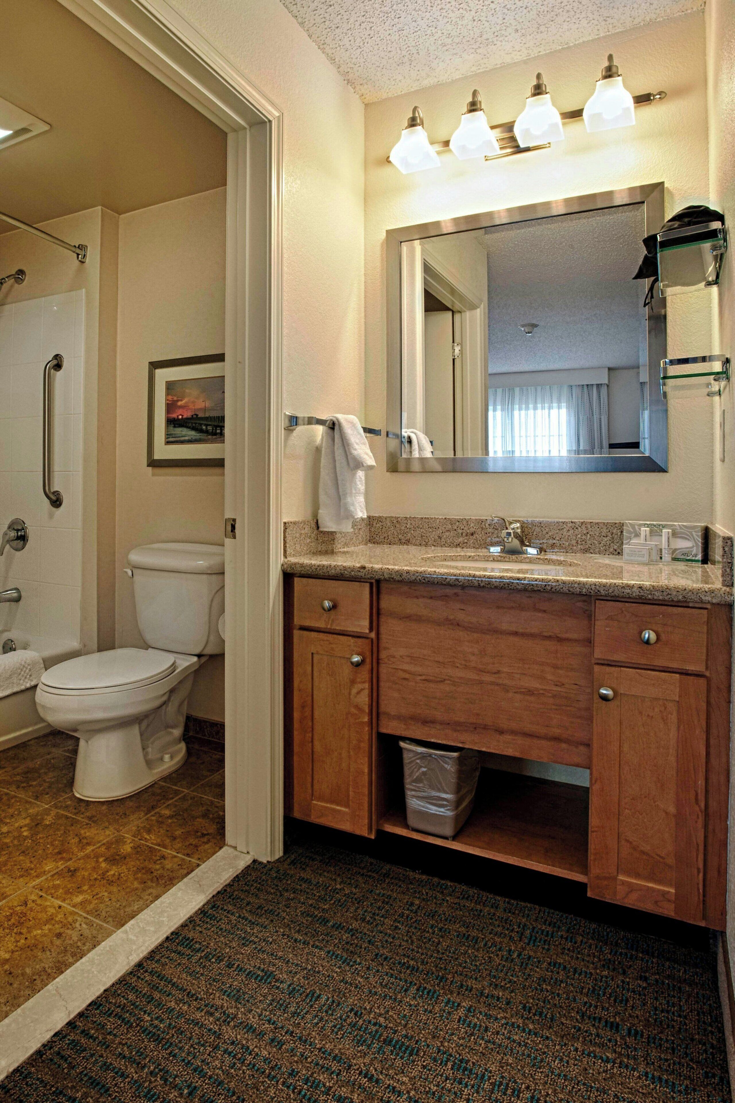 suite, 2 bedrooms, non smoking | bathroom | combined shower/bathtub, free toiletries, hair dryer, towels