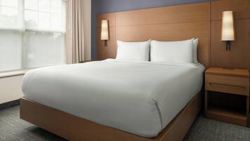 Sängtillbehör av högsta kvalitet och värdeförvaringsskåp på rummet