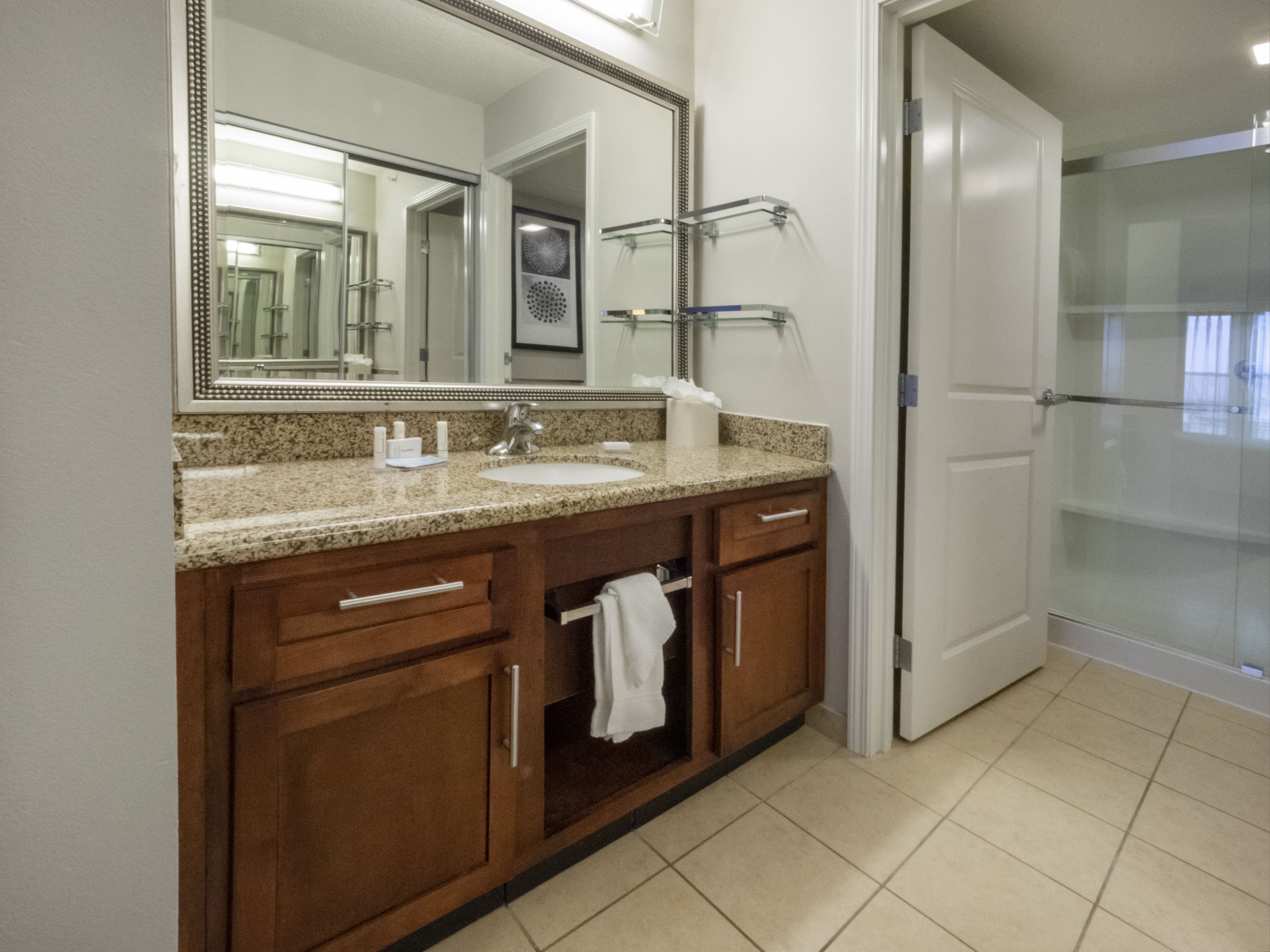 suite, 1 bedroom | bathroom | shower, free toiletries, hair dryer, towels