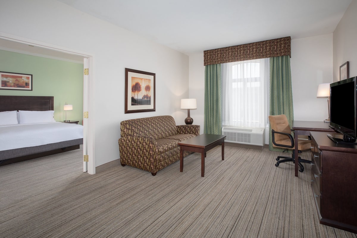 Suite, 1 Bedroom, Jetted Tub (1 King Bed)