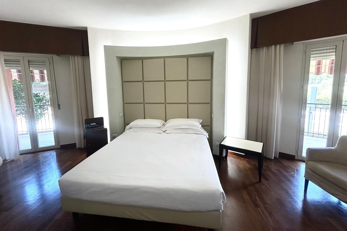 Minibar, in-room safe, desk, blackout curtains