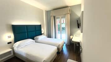 Classic Room, 2 Twin Beds | Minibar, in-room safe, desk, blackout drapes