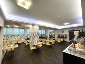 Frokostbuffé hver dag (EUR 12 per person)