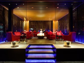 Bar (on property) - Howard Johnson Parkland Hotel Dalian (Dalian)