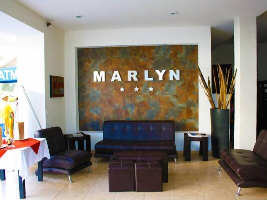 Área de estar no saguão