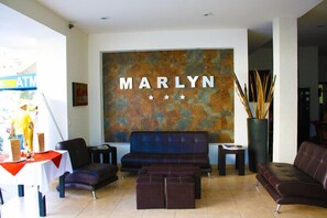 Lobby sitting area - Marlyn Hotel (Puerto Vallarta)