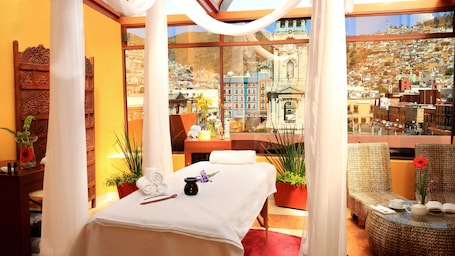 Massagens com pedras quentes, esfoliação corporal, massagens