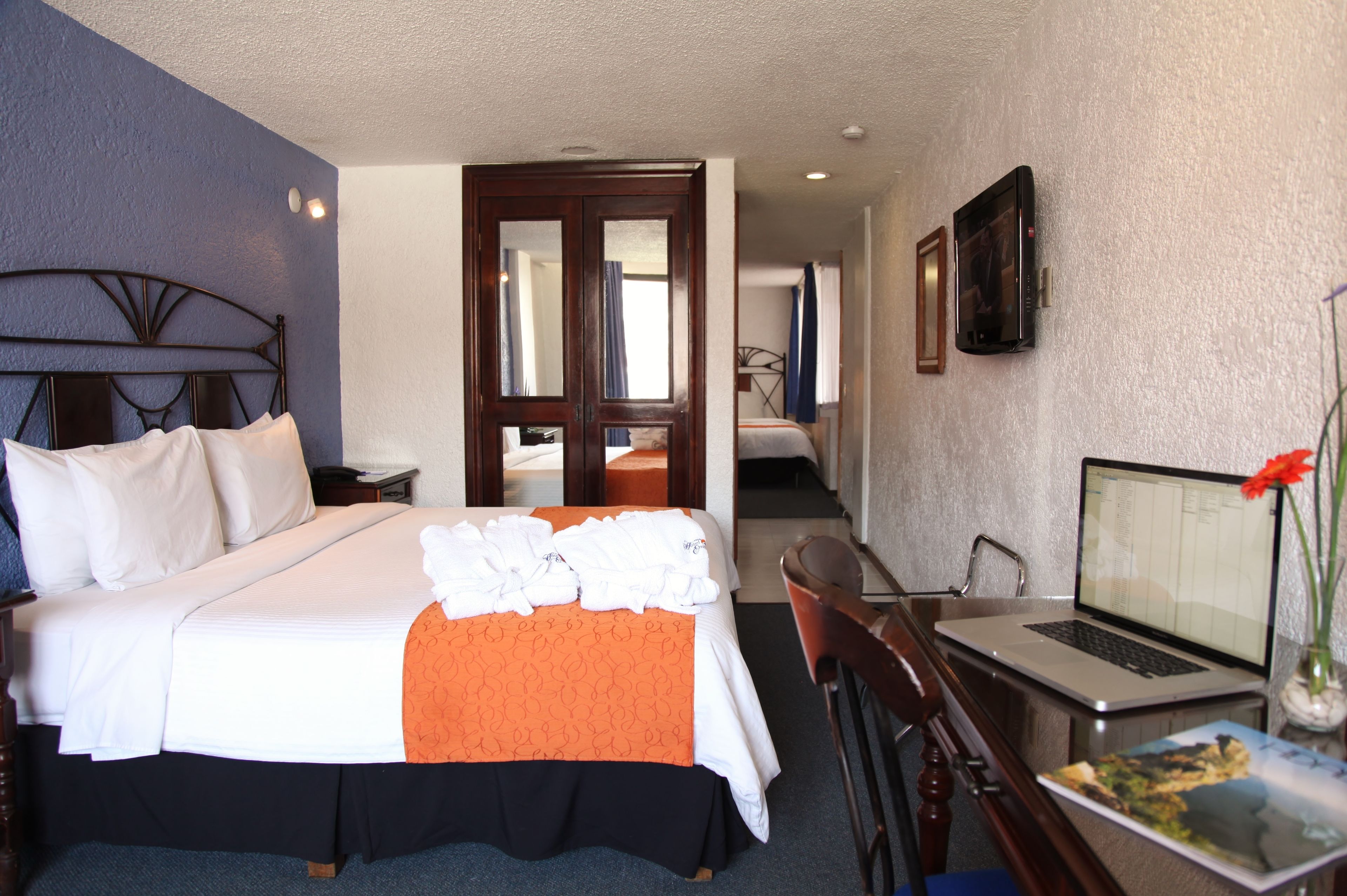 suite | premium bedding, in-room safe, desk, iron/ironing board