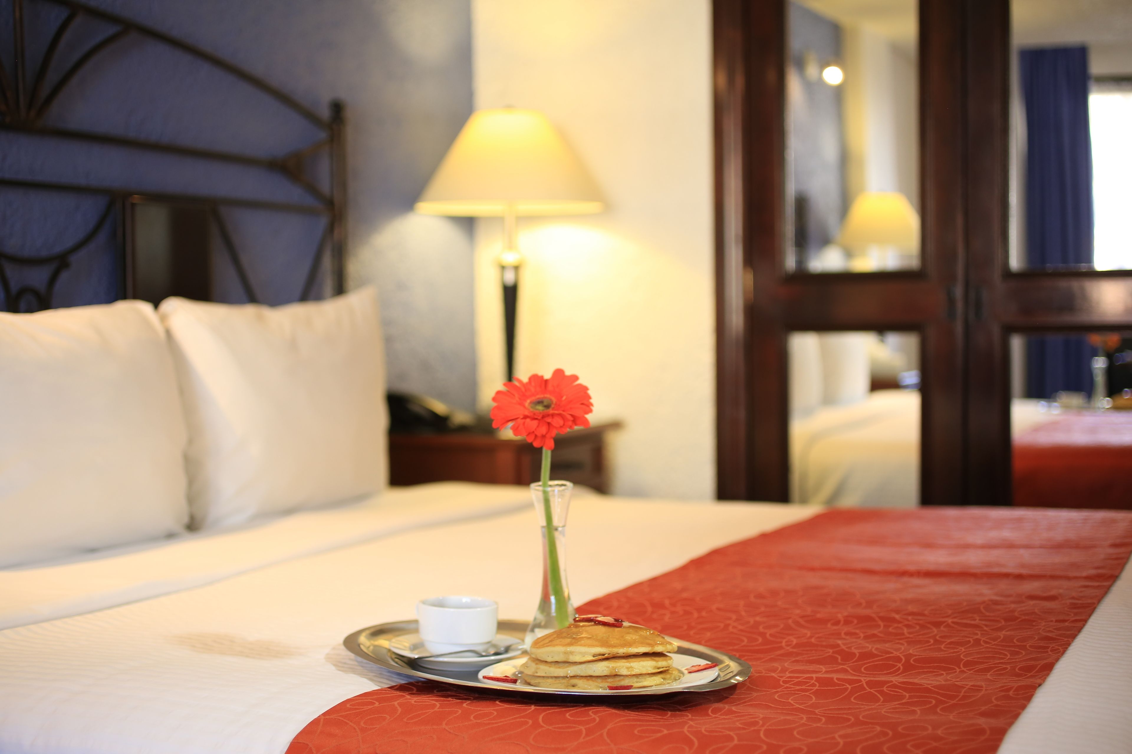 standard room, 1 double bed | premium bedding, in-room safe, desk, iron/ironing board