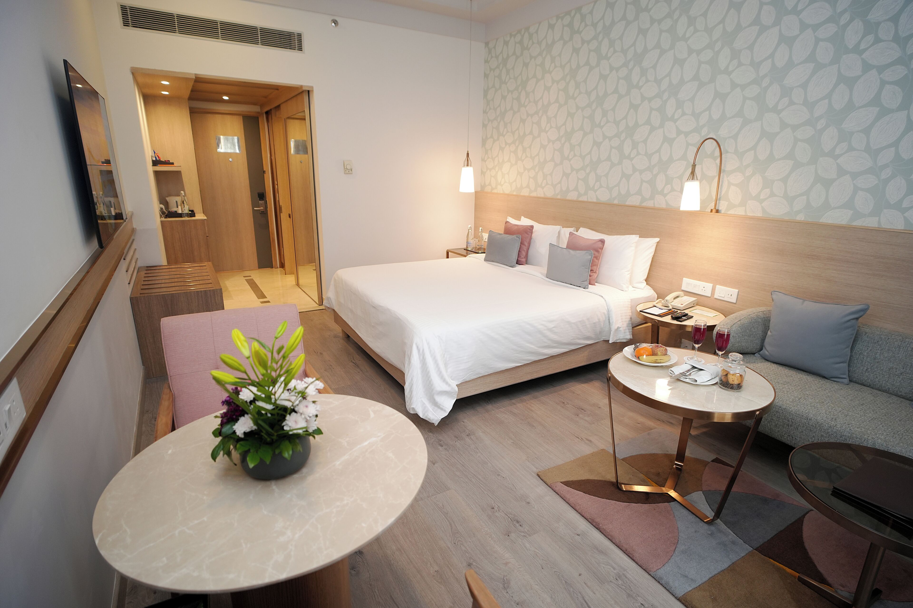 Premium bedding, minibar, in-room safe, desk