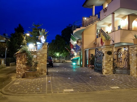 Exterior. Hotel Louis II