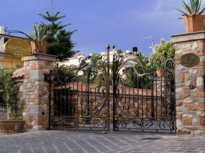 Entrada al alojamiento