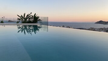 2 outdoor pools, open 9:00 AM to 8:00 PM, sun loungers