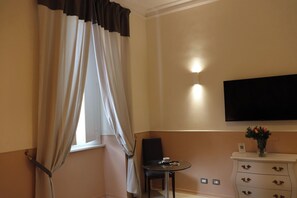 Premium bedding, Select Comfort beds, minibar, in-room safe - My Monti Place (Rome)