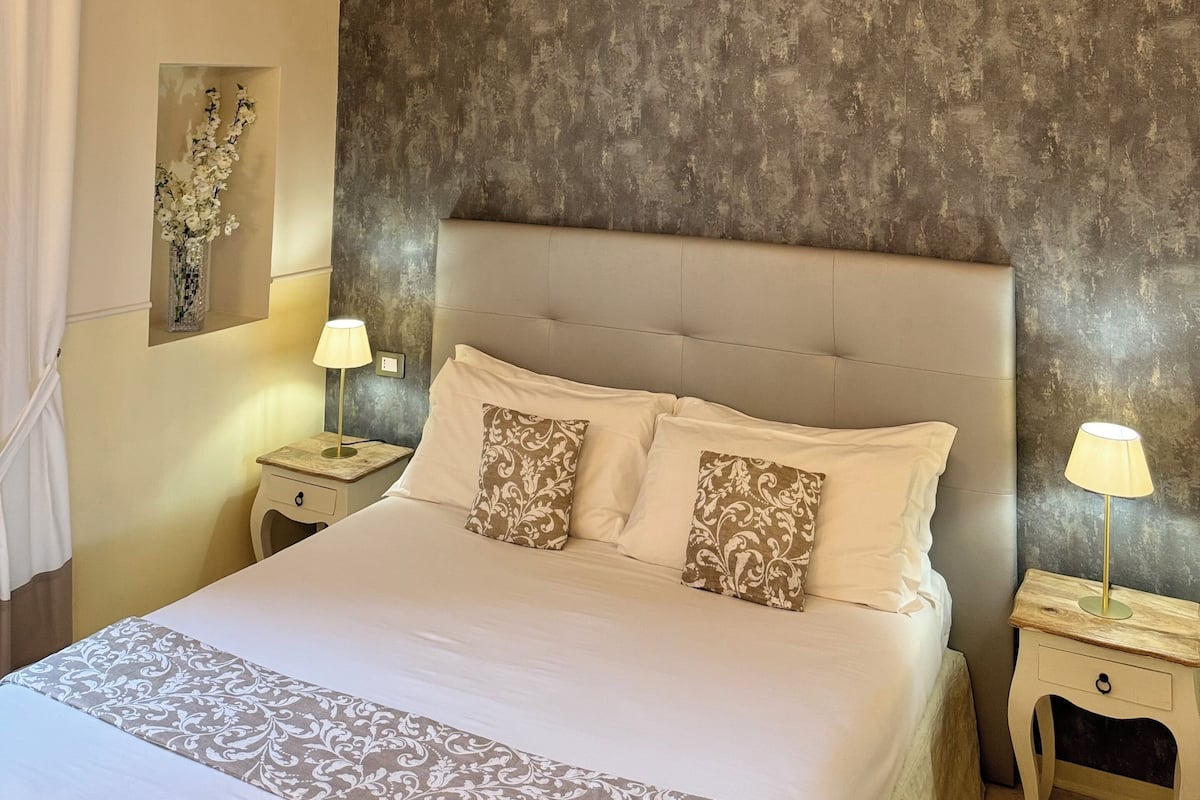 Ropa de cama de alta calidad, colchones Select Comfort y minibar