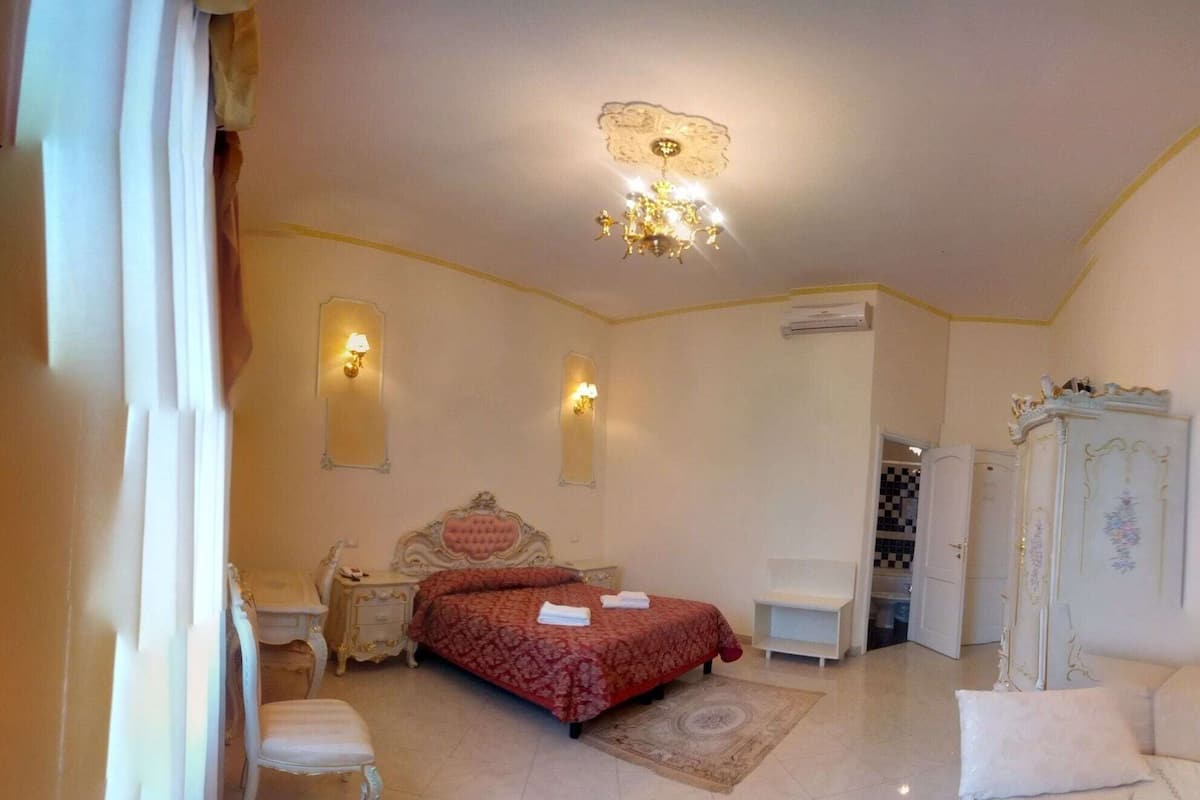 Couette en duvet d'oie, minibar, coffres-forts dans les chambres, bureau