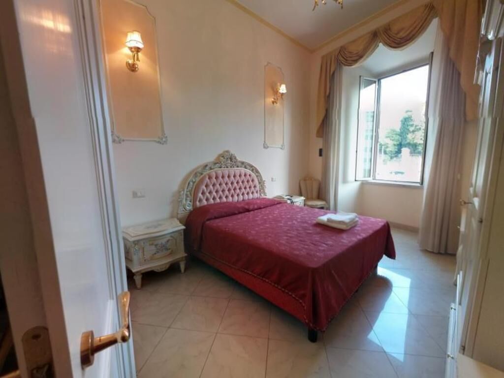 Down comforters, minibar, in-room safe, desk