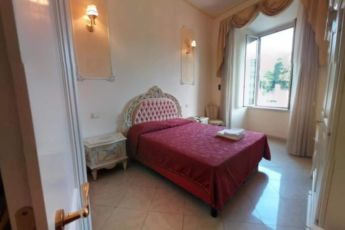 Couette en duvet d'oie, minibar, coffres-forts dans les chambres, bureau