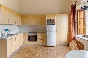 Superior Apartment, 1 Bedroom | Private kitchen | Fridge, microwave, oven, stovetop