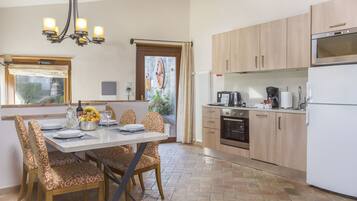 Superior Apartment, 1 Bedroom | Private kitchen | Fridge, microwave, oven, stovetop