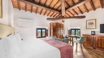 Studio (Apartment) | 1 makuuhuone, tallelokero huoneessa, yksilöllisesti sisustettu