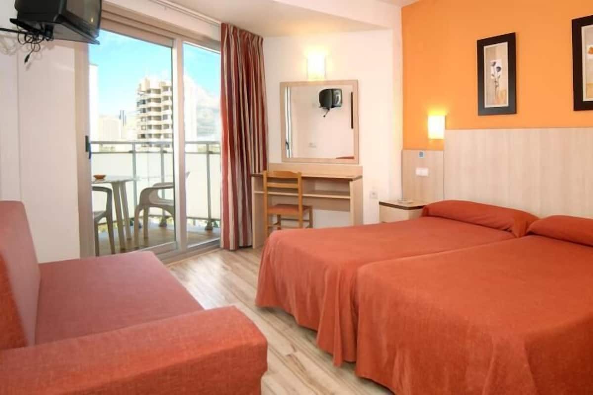 Coffres-forts dans les chambres, bureau, Wi-Fi gratuit, draps fournis