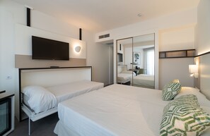 In-room safe, desk, free WiFi, bed sheets - Medplaya Hotel Regente (Benidorm)