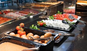 Buffet déjeuner (5 EUR par personne)