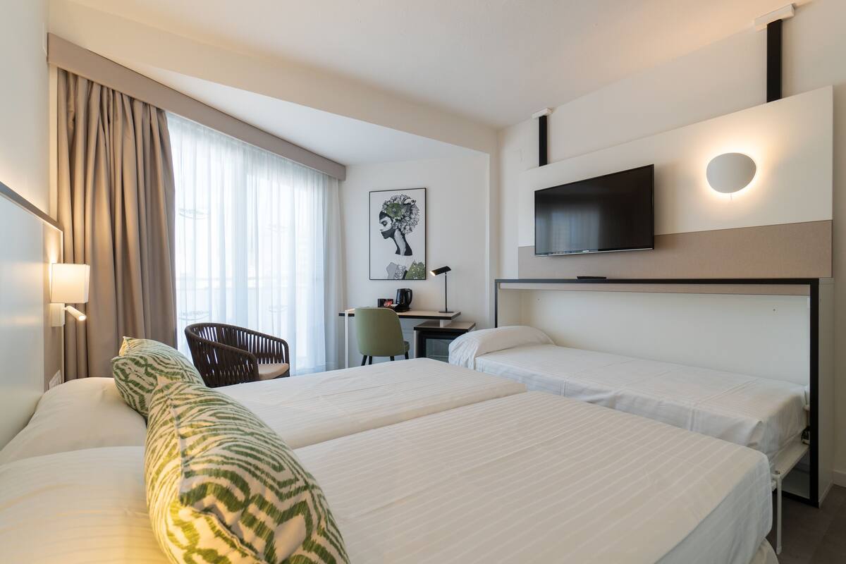 Coffres-forts dans les chambres, bureau, Wi-Fi gratuit, draps fournis